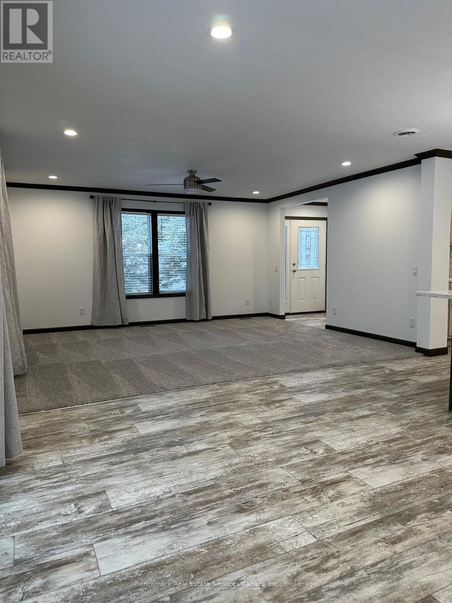 210 Spruce Drive, West Grey, Ontario N4N 3B8 - Photo 7 - X12955696