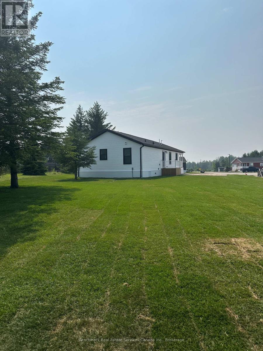 212 Spruce Drive, West Grey, Ontario N4N 3B8 - Photo 19 - X12955742