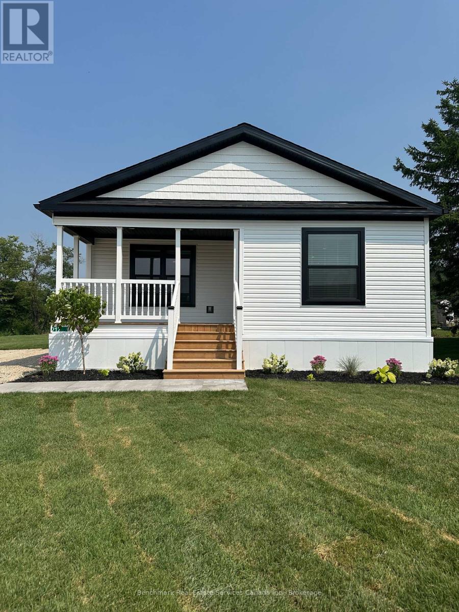 212 Spruce Drive, West Grey, Ontario N4N 3B8 - Photo 2 - X12955742