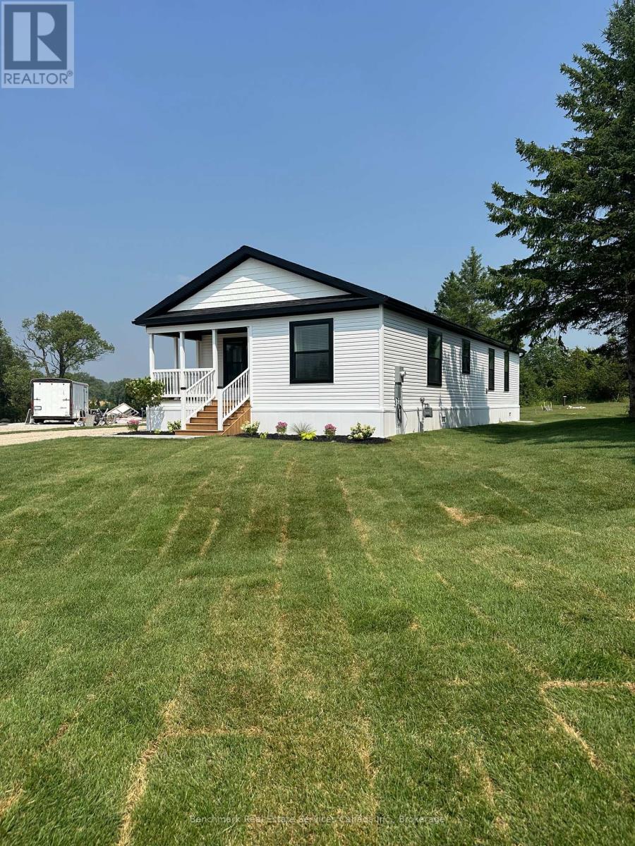 212 Spruce Drive, West Grey, Ontario N4N 3B8 - Photo 3 - X12955742