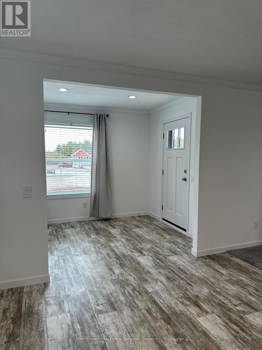 212 Spruce Drive, West Grey, Ontario N4N 3B8 - Photo 6 - X12955742