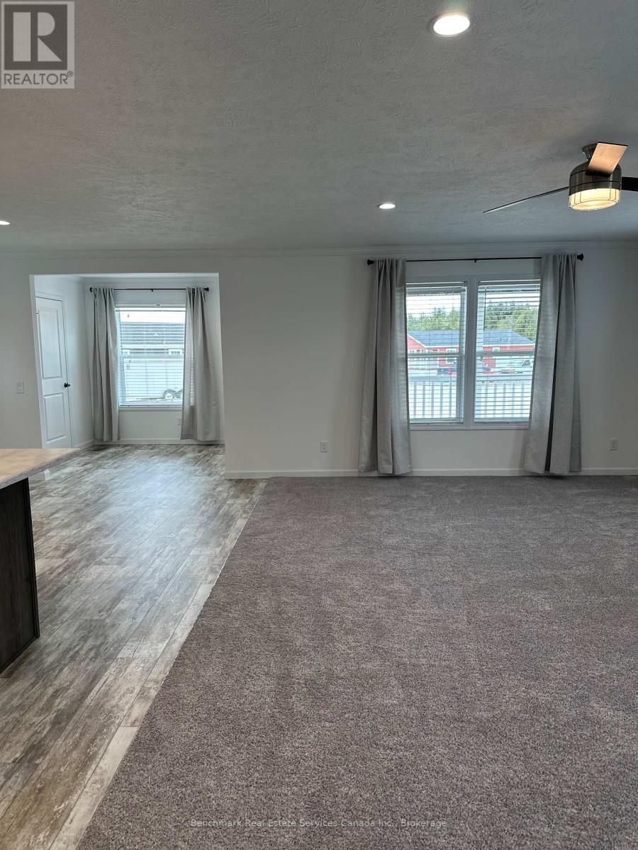 212 Spruce Drive, West Grey, Ontario N4N 3B8 - Photo 8 - X12955742