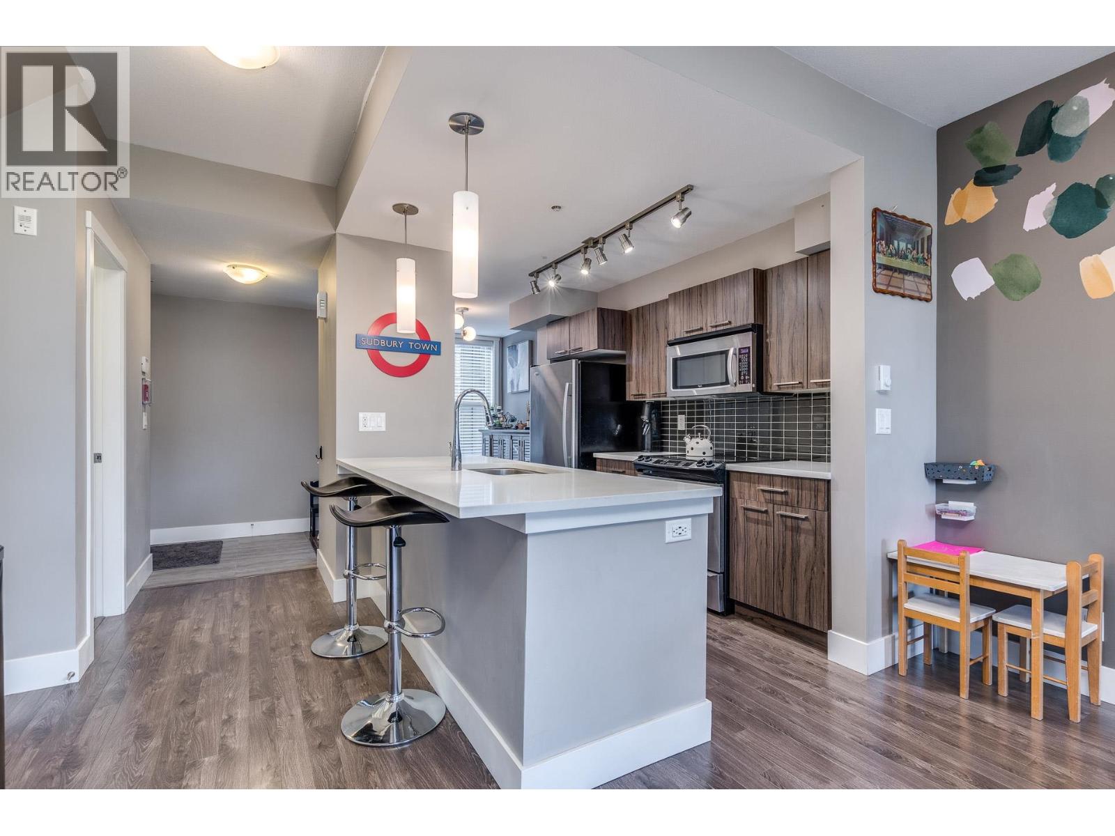 208 2110 Rowland Street, Port Coquitlam, British Columbia  V3C 0C2 - Photo 4 - R3088472