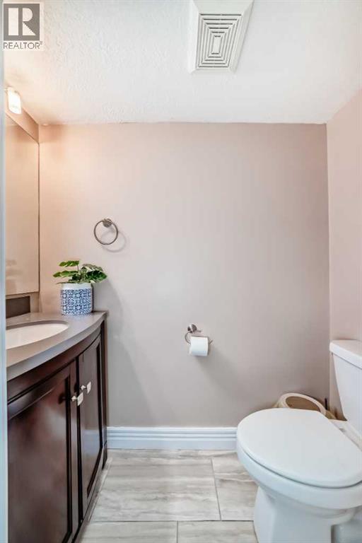 103, 26 Glamis Green SW, Calgary, Alberta  T3E 6V1 - Photo 26 - A2295598