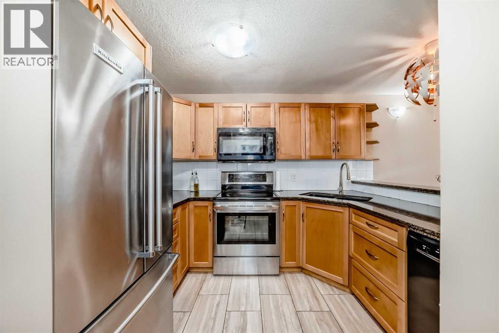 103, 26 Glamis Green SW, Calgary, Alberta  T3E 6V1 - Photo 8 - A2295598