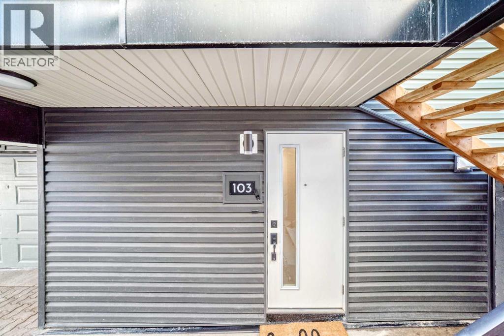 103, 26 Glamis Green SW, Calgary, Alberta  T3E 6V1 - Photo 4 - A2295598