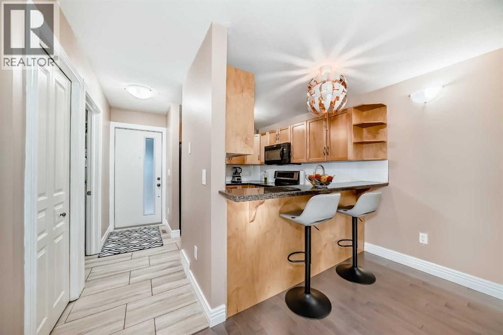 103, 26 Glamis Green SW, Calgary, Alberta  T3E 6V1 - Photo 7 - A2295598