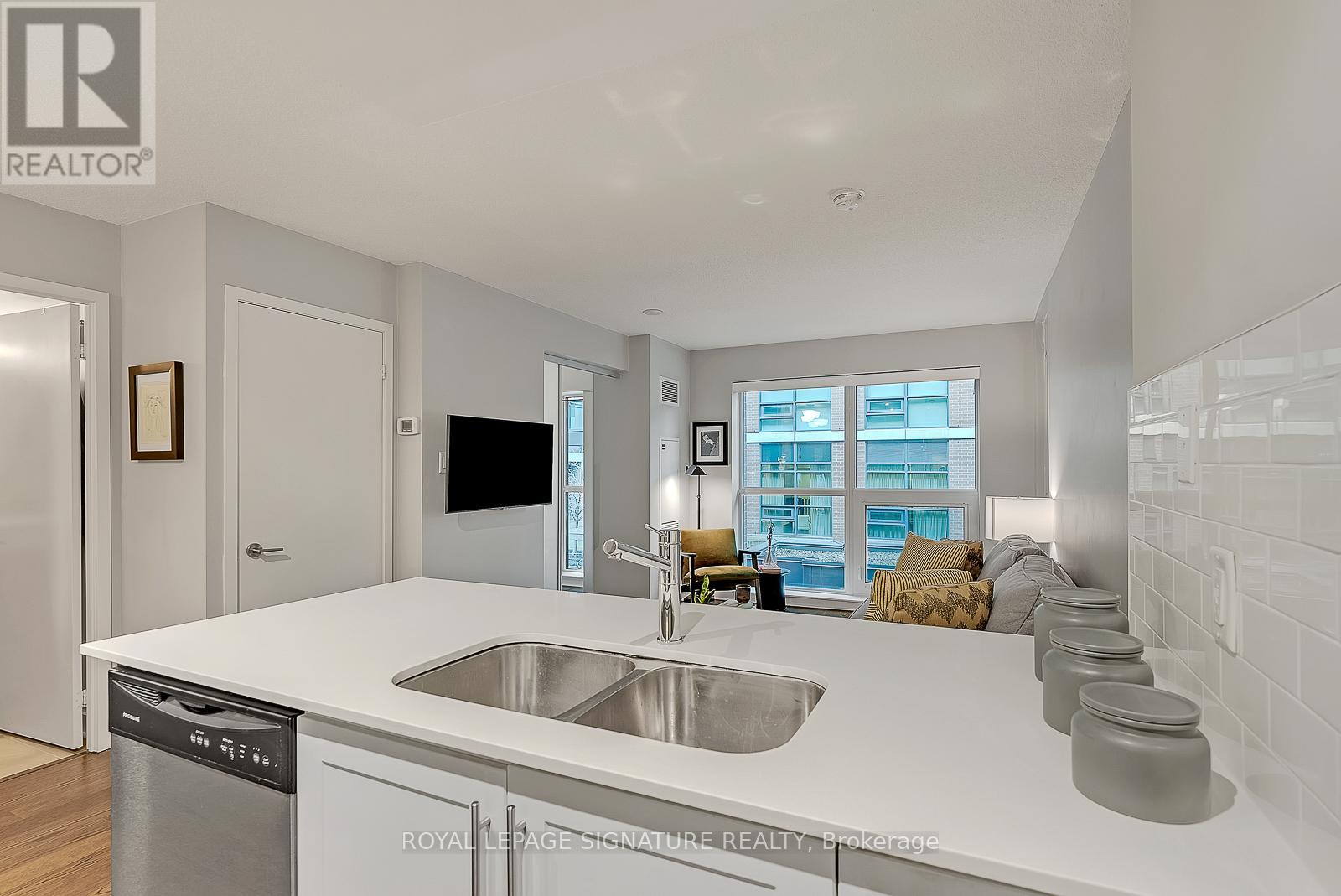 N210 - 1169 Queen Street W, Toronto, Ontario  M6J 1J4 - Photo 14 - C12955702