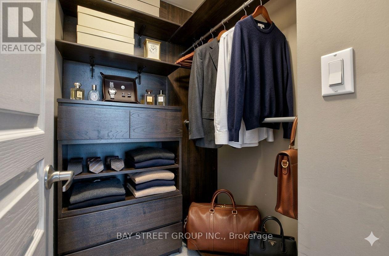 UPH3 - 1 AVONDALE AVENUE, Toronto, Ontario