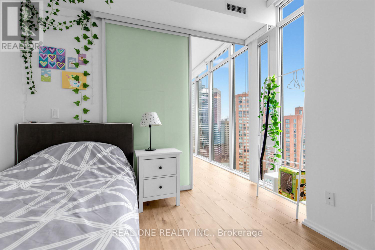 1804 - 75 St Nicholas Street, Toronto, Ontario  M4Y 0A5 - Photo 11 - C12955730