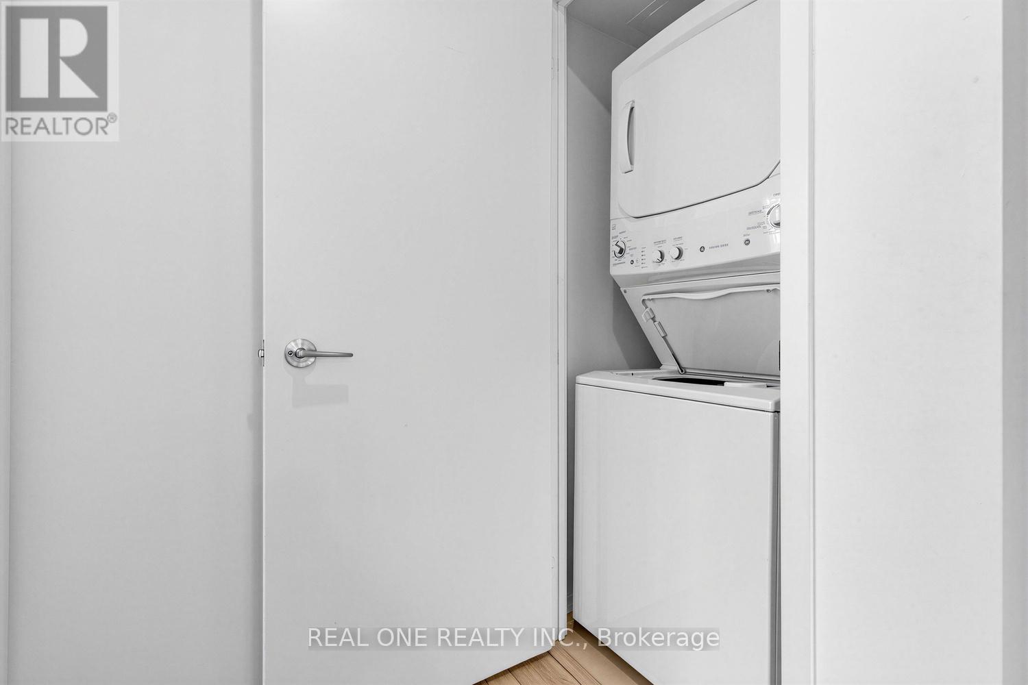 1804 - 75 St Nicholas Street, Toronto, Ontario  M4Y 0A5 - Photo 16 - C12955730