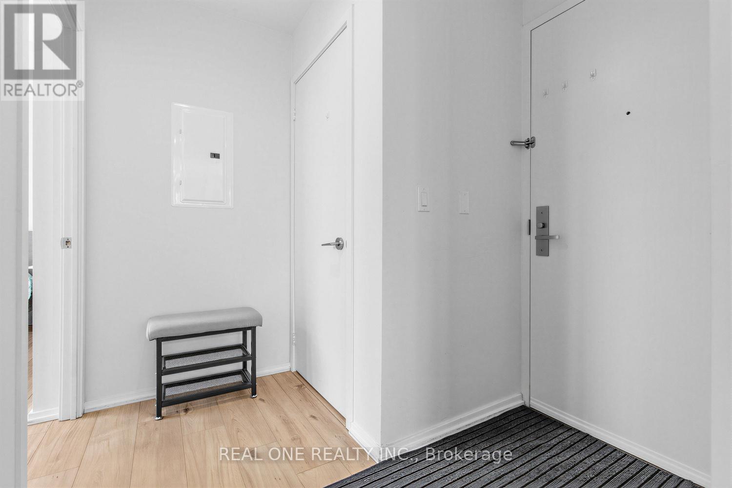 1804 - 75 St Nicholas Street, Toronto, Ontario  M4Y 0A5 - Photo 18 - C12955730