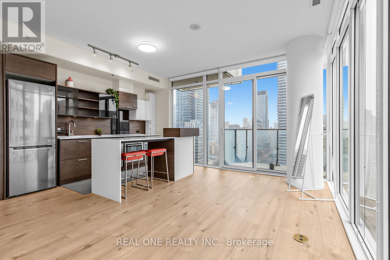 1804 - 75 St Nicholas Street, Toronto, Ontario  M4Y 0A5 - Photo 2 - C12955730