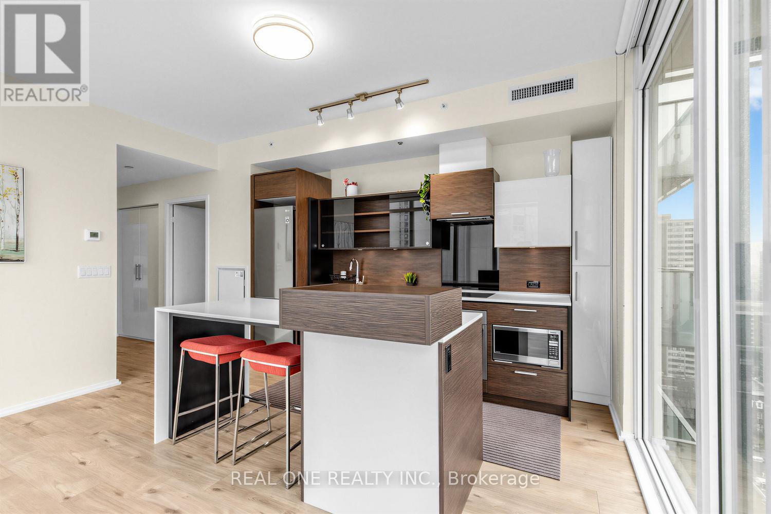 1804 - 75 St Nicholas Street, Toronto, Ontario  M4Y 0A5 - Photo 3 - C12955730