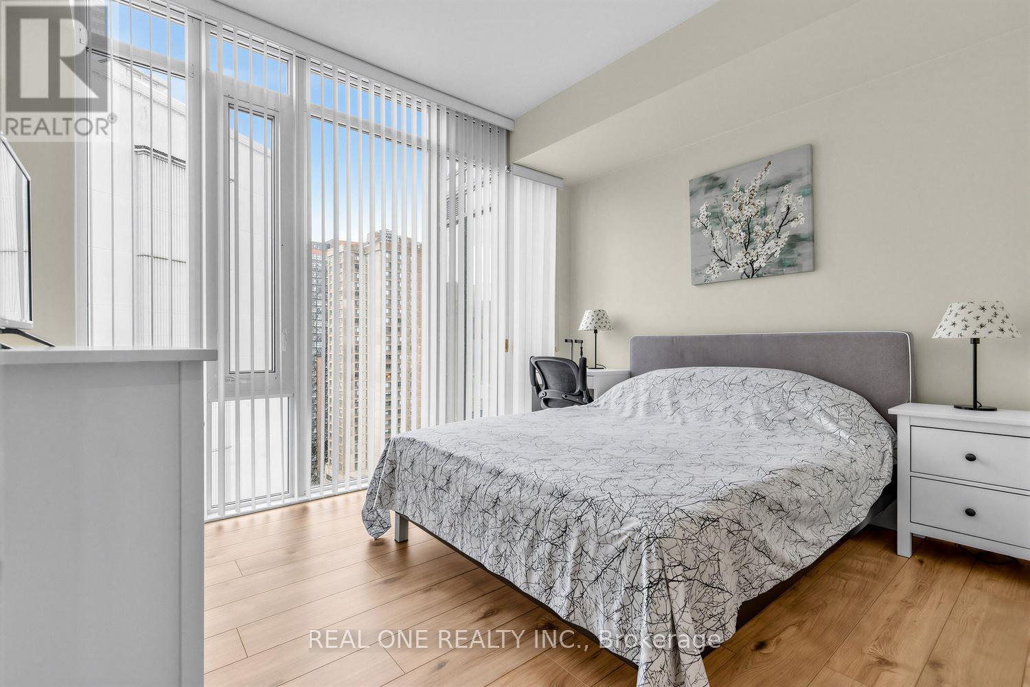 1804 - 75 St Nicholas Street, Toronto, Ontario  M4Y 0A5 - Photo 7 - C12955730