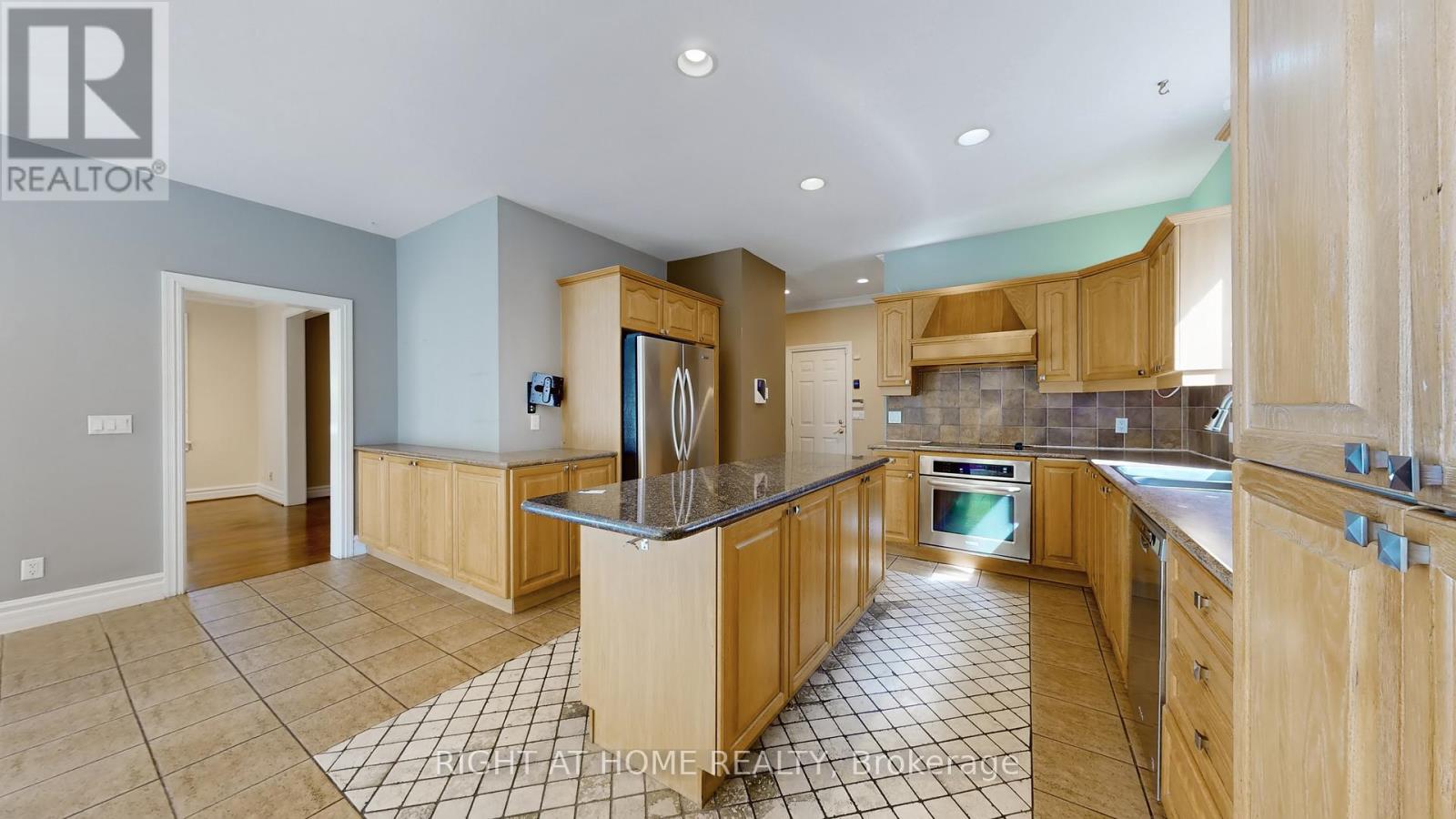 225 Kingsdale Avenue, Toronto, Ontario  M2N 3X3 - Photo 3 - C12955740