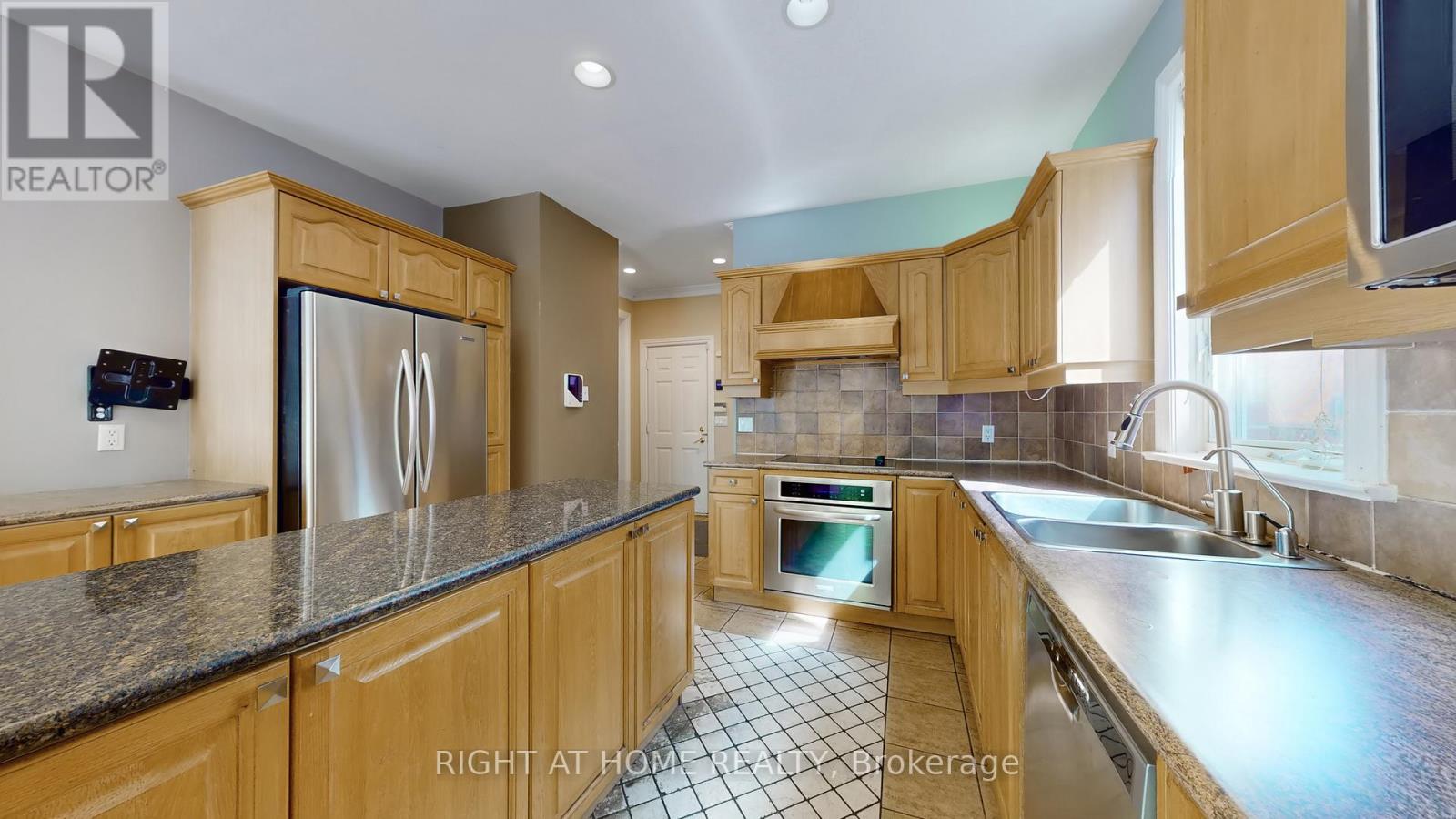 225 Kingsdale Avenue, Toronto, Ontario  M2N 3X3 - Photo 4 - C12955740