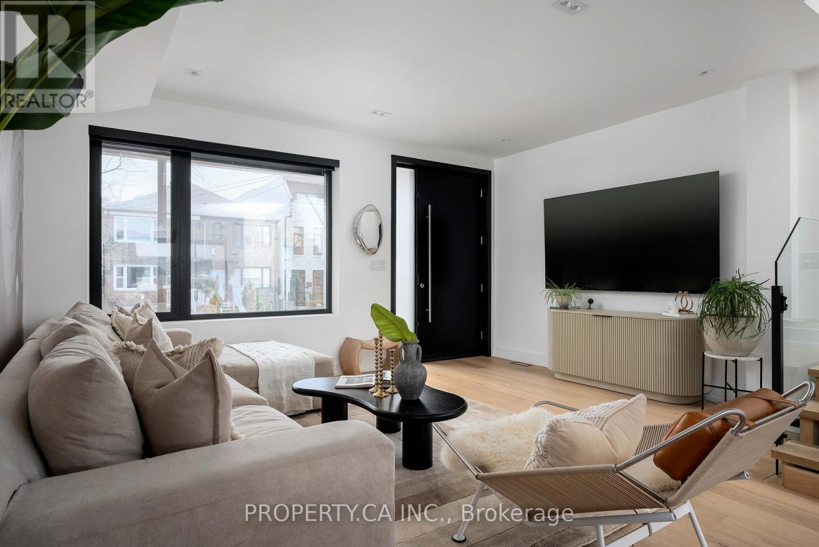 268 Euclid Avenue, Toronto, Ontario  M6J 2K2 - Photo 3 - C12955744