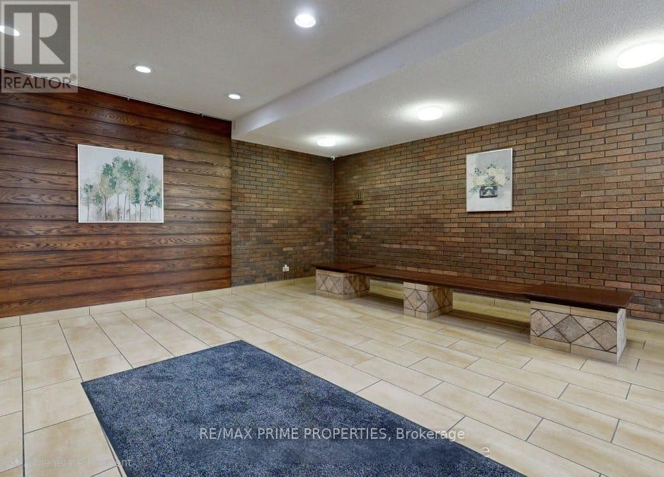 #214 - 10 Sunrise Avenue, Toronto, Ontario  M4A 2R1 - Photo 2 - C12955746