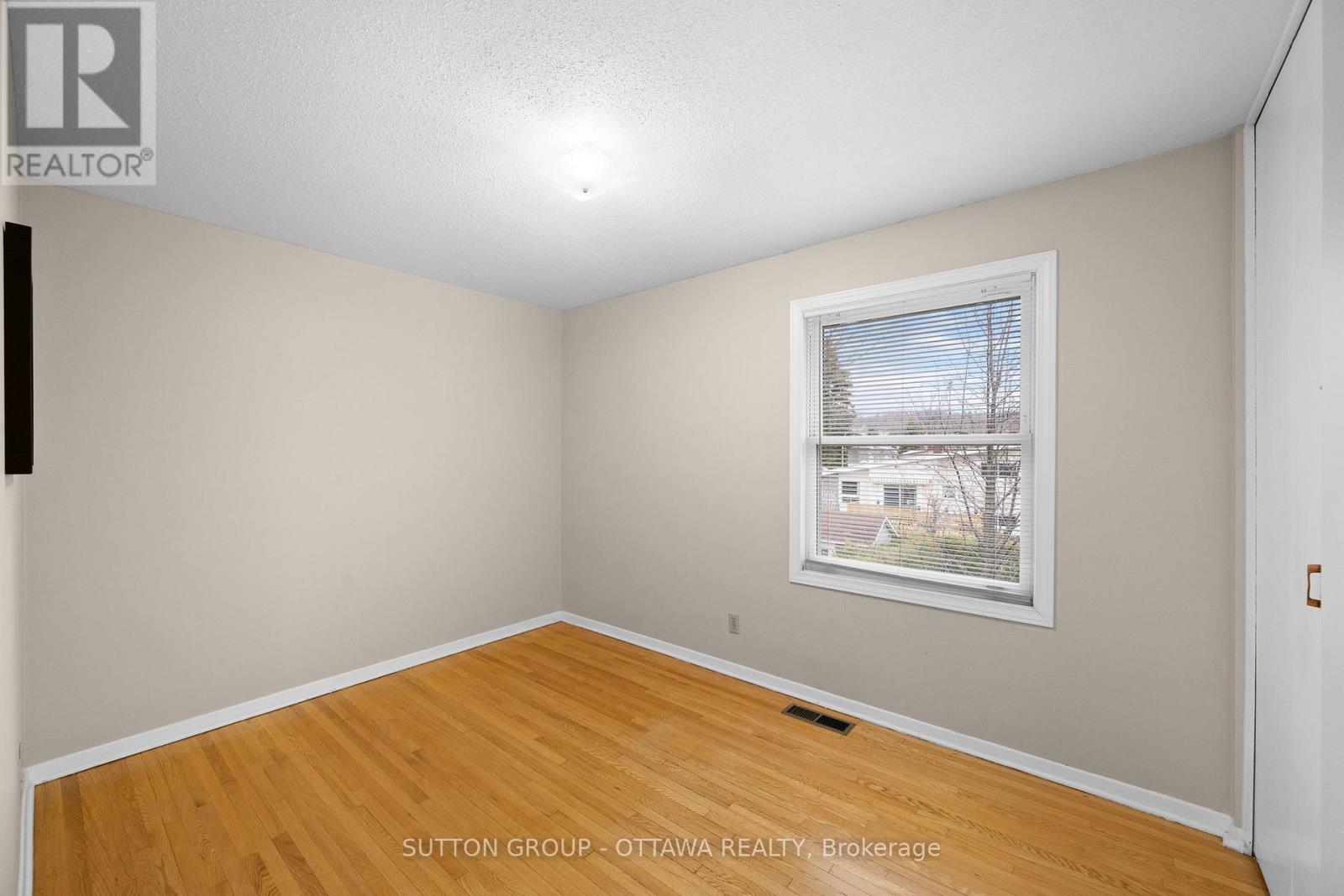 2391 Ogilvie Road, Ottawa, Ontario  K1J 7N4 - Photo 26 - X12955658