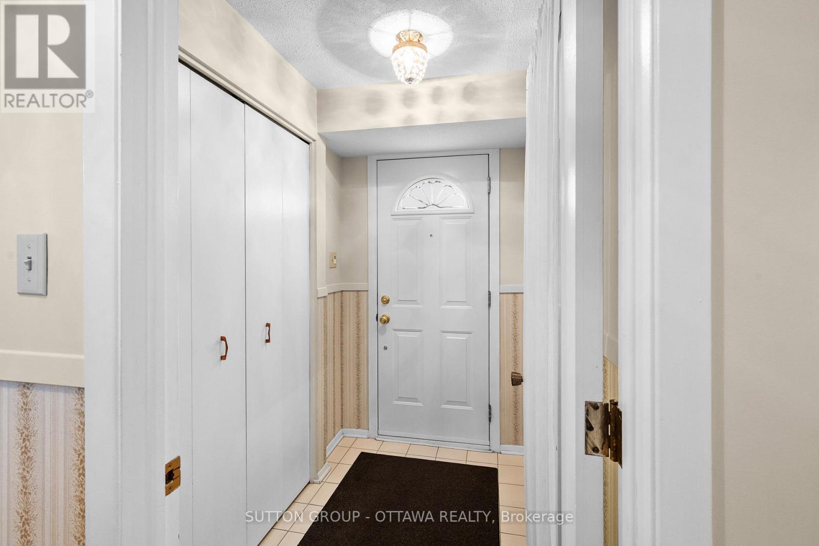 2391 Ogilvie Road, Ottawa, Ontario  K1J 7N4 - Photo 3 - X12955658