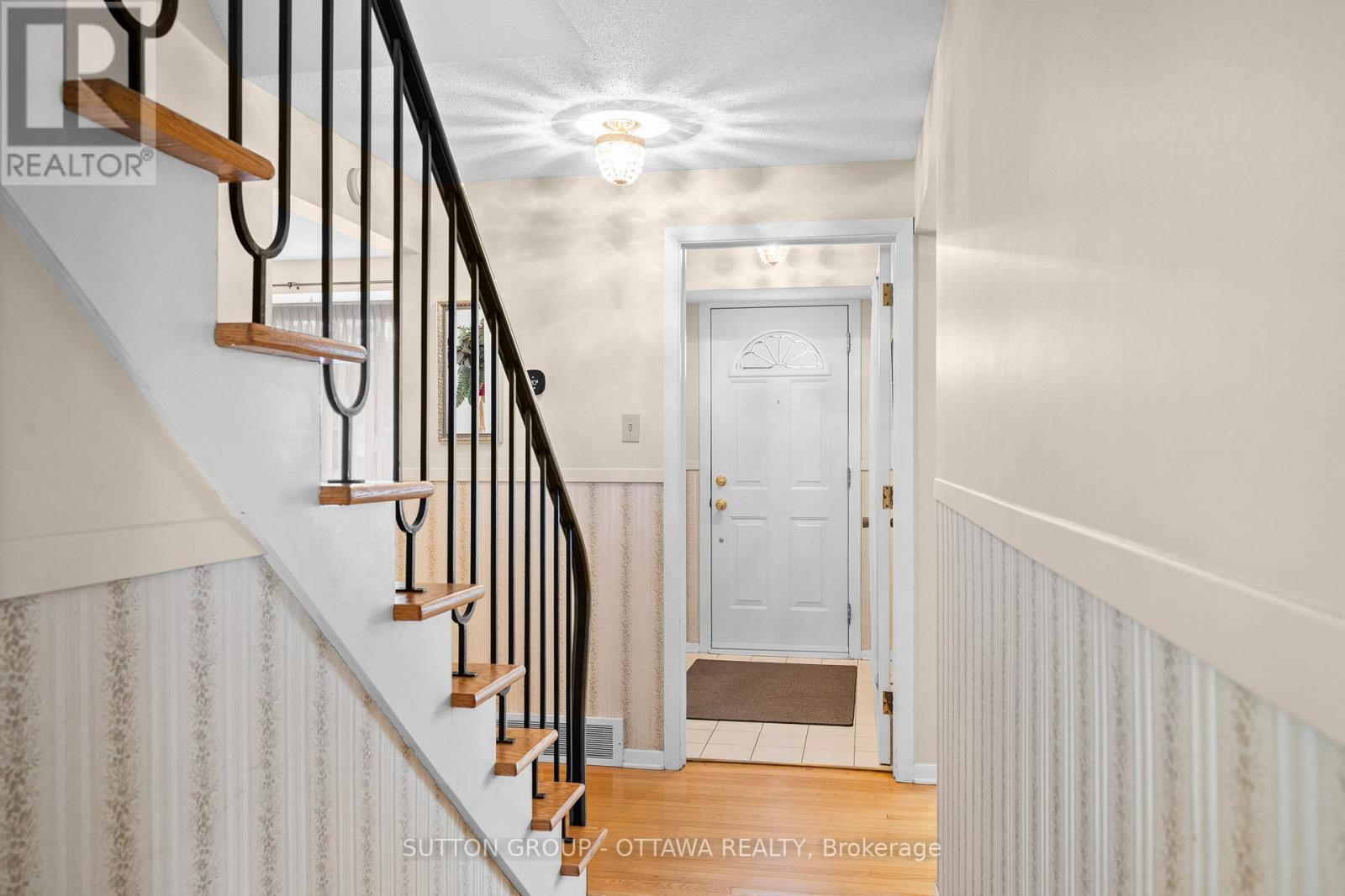 2391 Ogilvie Road, Ottawa, Ontario  K1J 7N4 - Photo 4 - X12955658