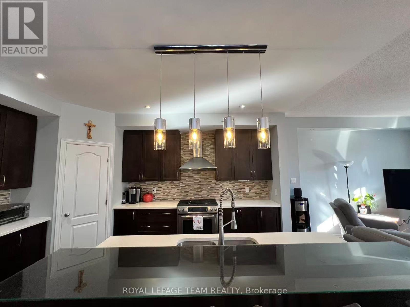 1097 Northgraves Crescent, Ottawa, Ontario  K2M 0C6 - Photo 10 - X12955754