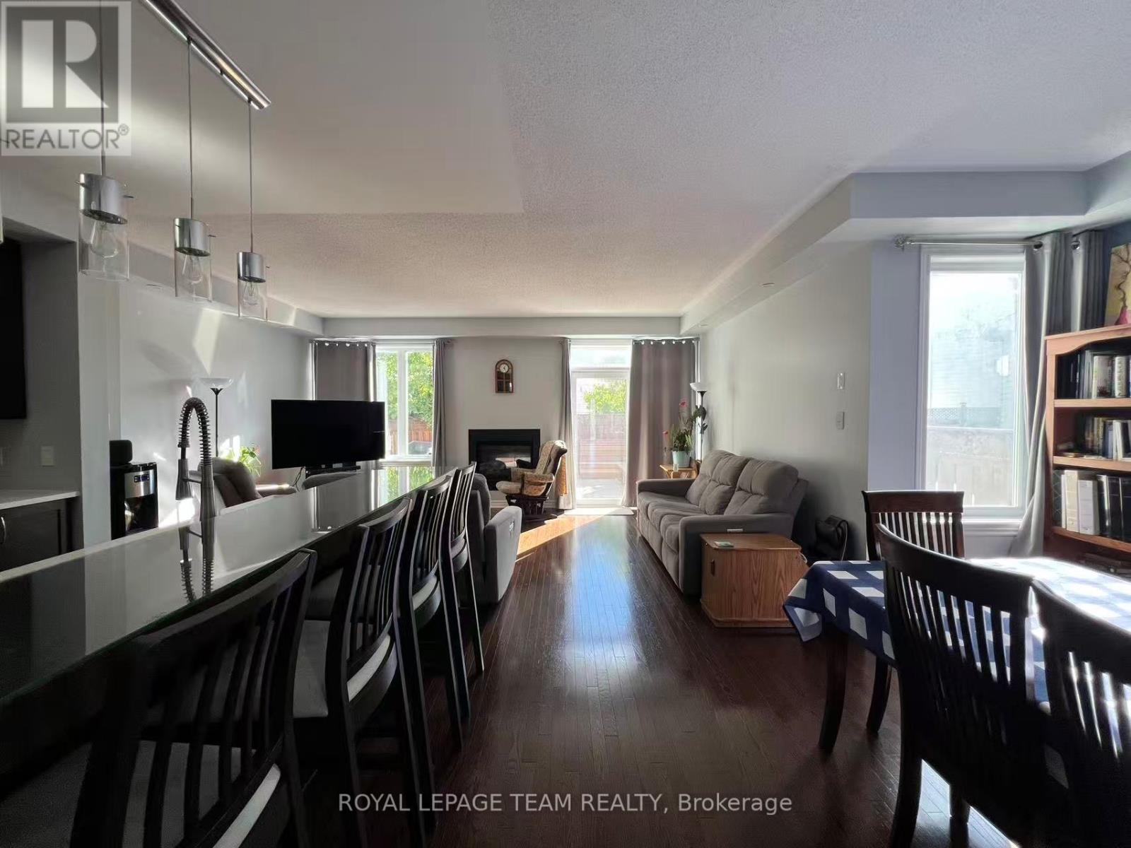 1097 Northgraves Crescent, Ottawa, Ontario  K2M 0C6 - Photo 11 - X12955754