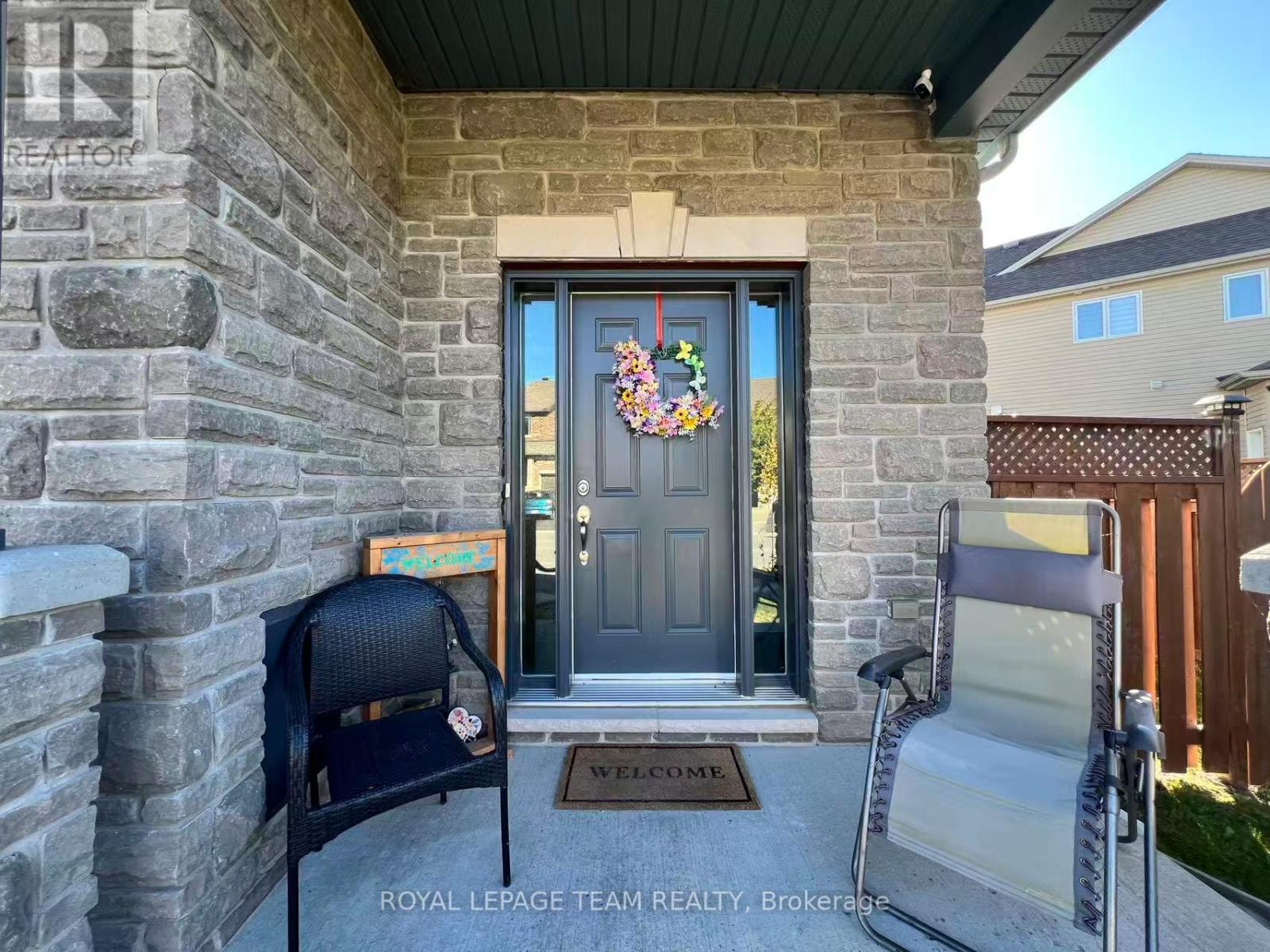 1097 Northgraves Crescent, Ottawa, Ontario  K2M 0C6 - Photo 3 - X12955754