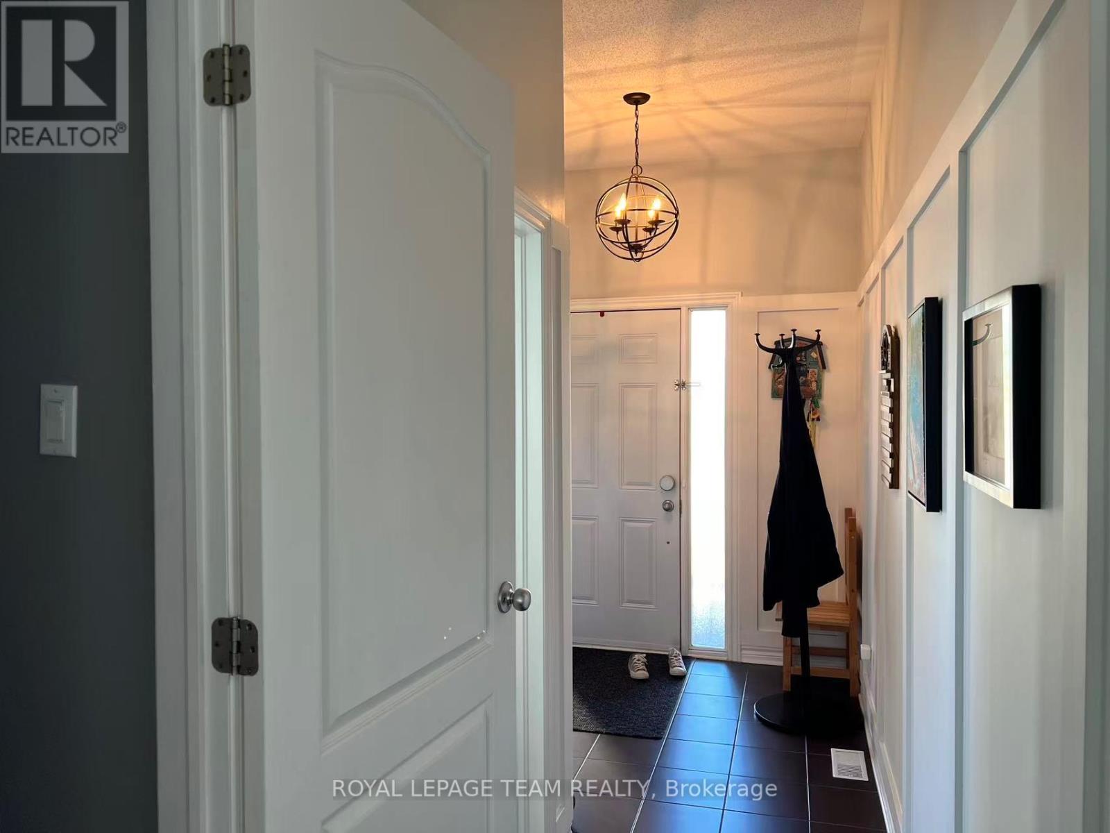 1097 Northgraves Crescent, Ottawa, Ontario  K2M 0C6 - Photo 33 - X12955754