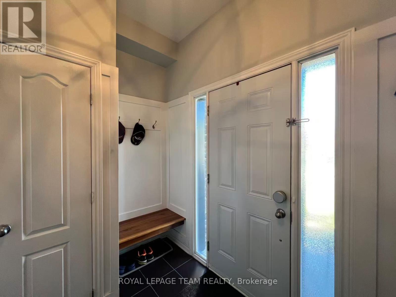 1097 Northgraves Crescent, Ottawa, Ontario  K2M 0C6 - Photo 5 - X12955754