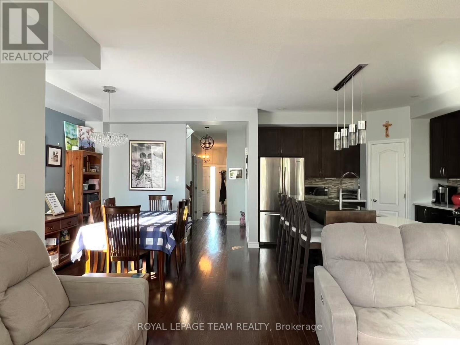 1097 Northgraves Crescent, Ottawa, Ontario  K2M 0C6 - Photo 7 - X12955754