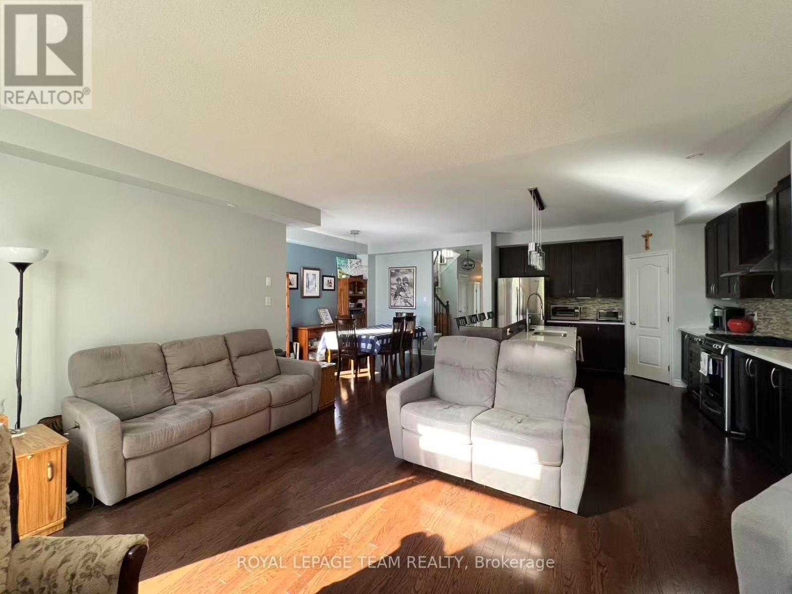 1097 Northgraves Crescent, Ottawa, Ontario  K2M 0C6 - Photo 9 - X12955754