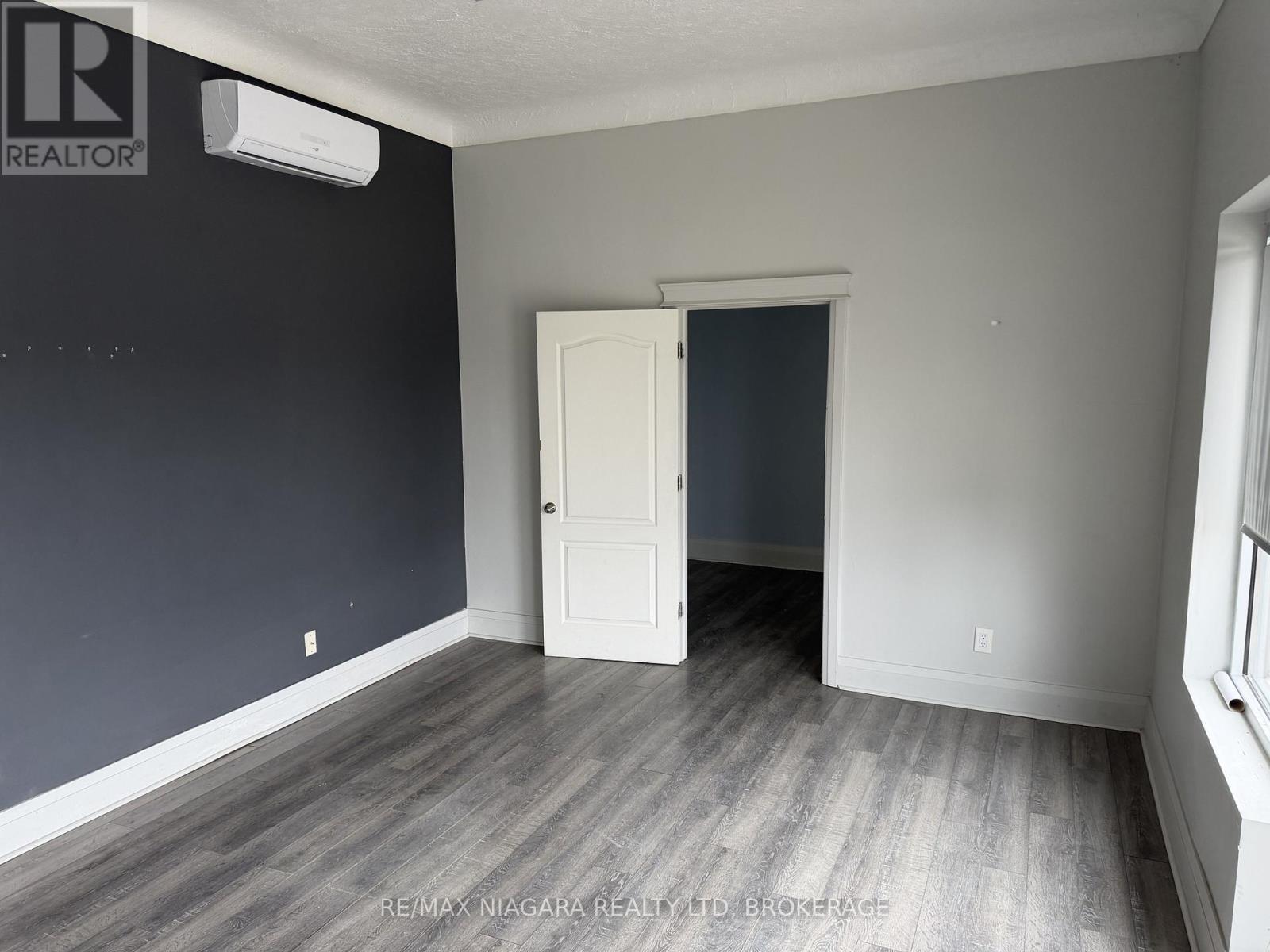 1 - 5853 Royal Manor Drive, Niagara Falls, Ontario  L2G 1E9 - Photo 2 - X12955652