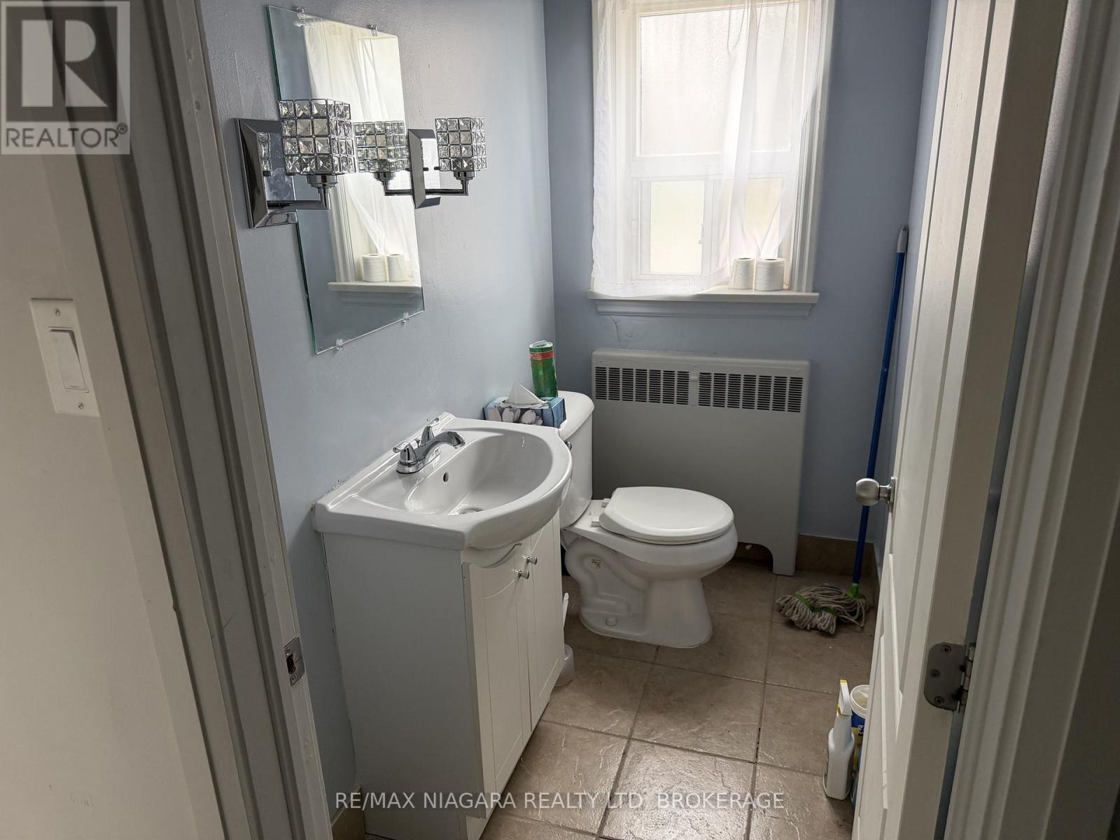 1 - 5853 Royal Manor Drive, Niagara Falls, Ontario  L2G 1E9 - Photo 7 - X12955652