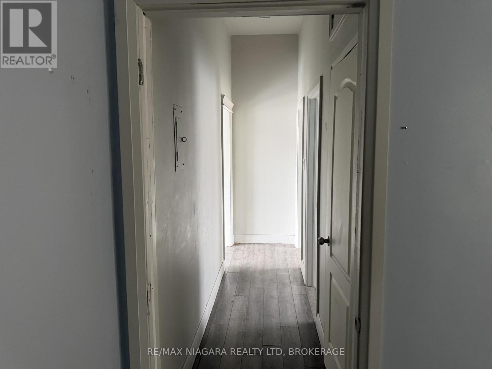 1 - 5853 Royal Manor Drive, Niagara Falls, Ontario  L2G 1E9 - Photo 9 - X12955652