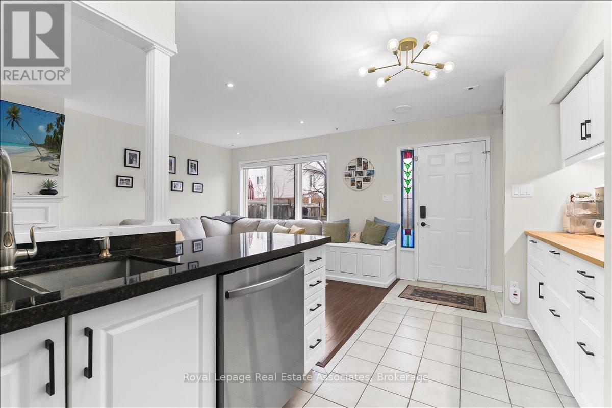 5 - 1241 Parkwest Place, Mississauga, Ontario  L5E 3J3 - Photo 4 - W12955692