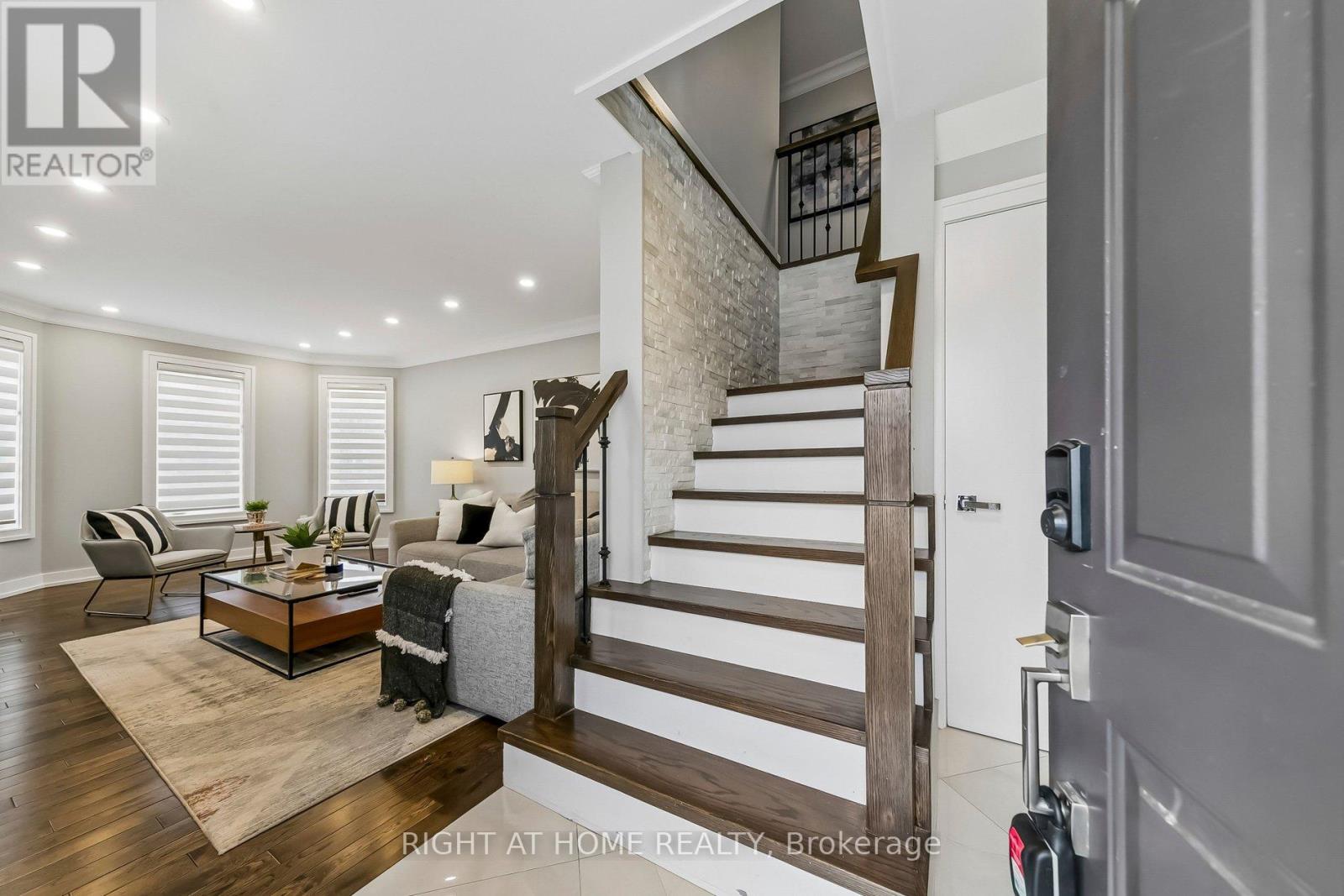 23 Coates Drive, Milton, Ontario  L9T 5R4 - Photo 3 - W12955694