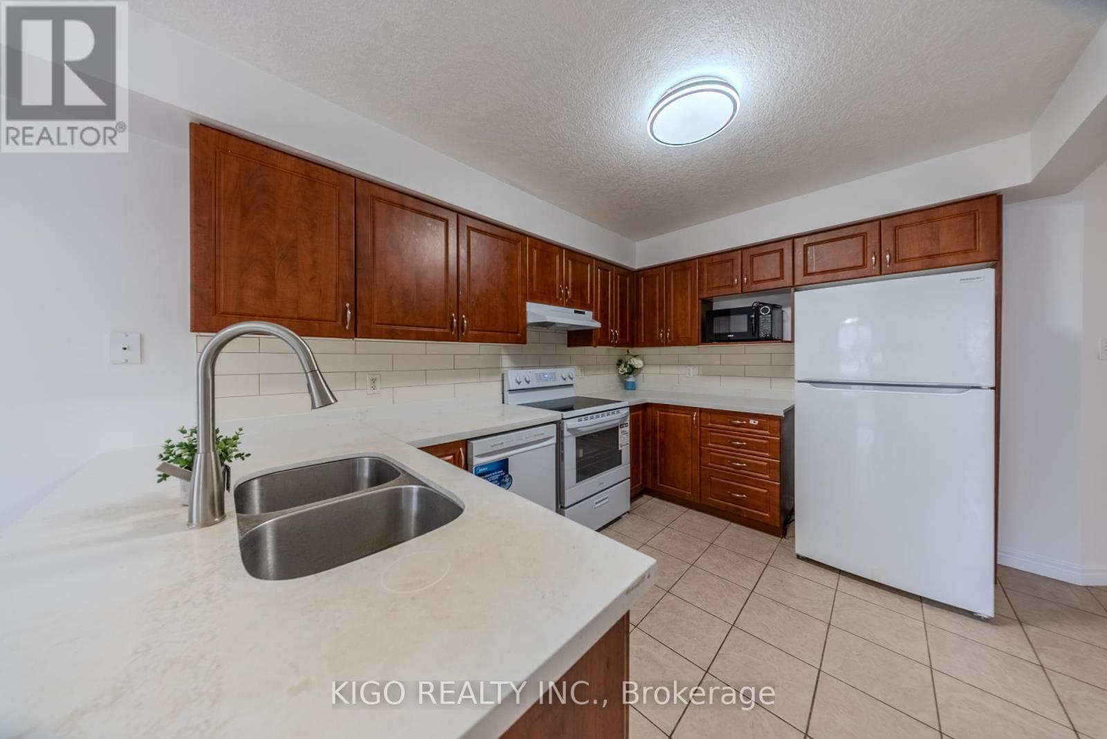 13 - 468 Doon South Drive, Kitchener, Ontario  N2P 0A2 - Photo 10 - X12955712