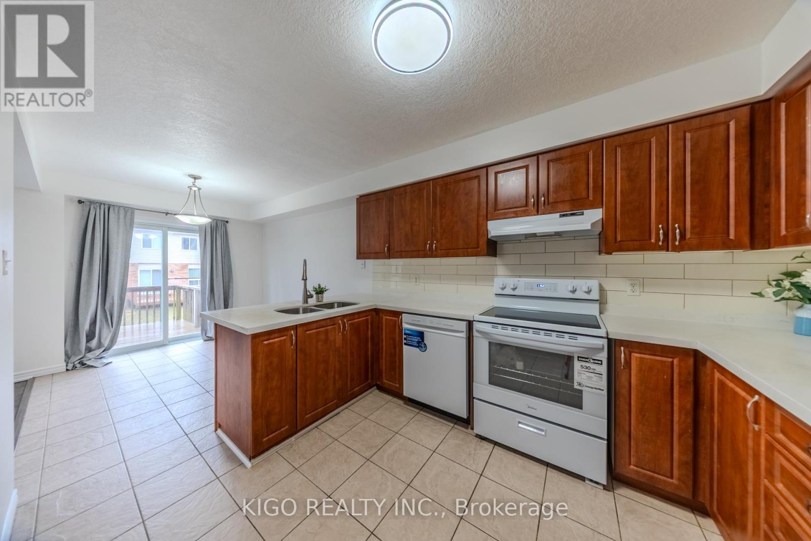 13 - 468 Doon South Drive, Kitchener, Ontario  N2P 0A2 - Photo 11 - X12955712