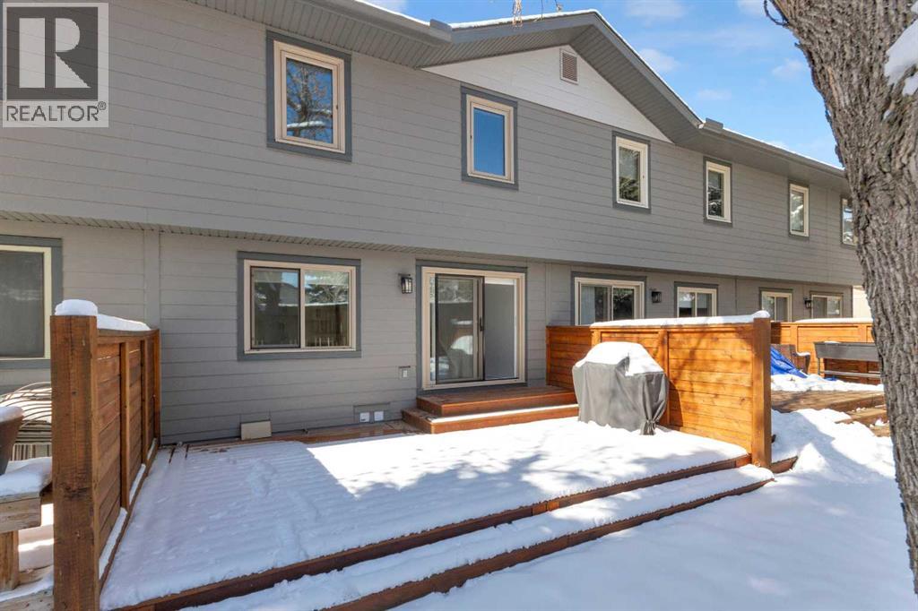 3, 64 Woodacres Crescent SW, Calgary, Alberta  T2W 4V6 - Photo 2 - A2291873