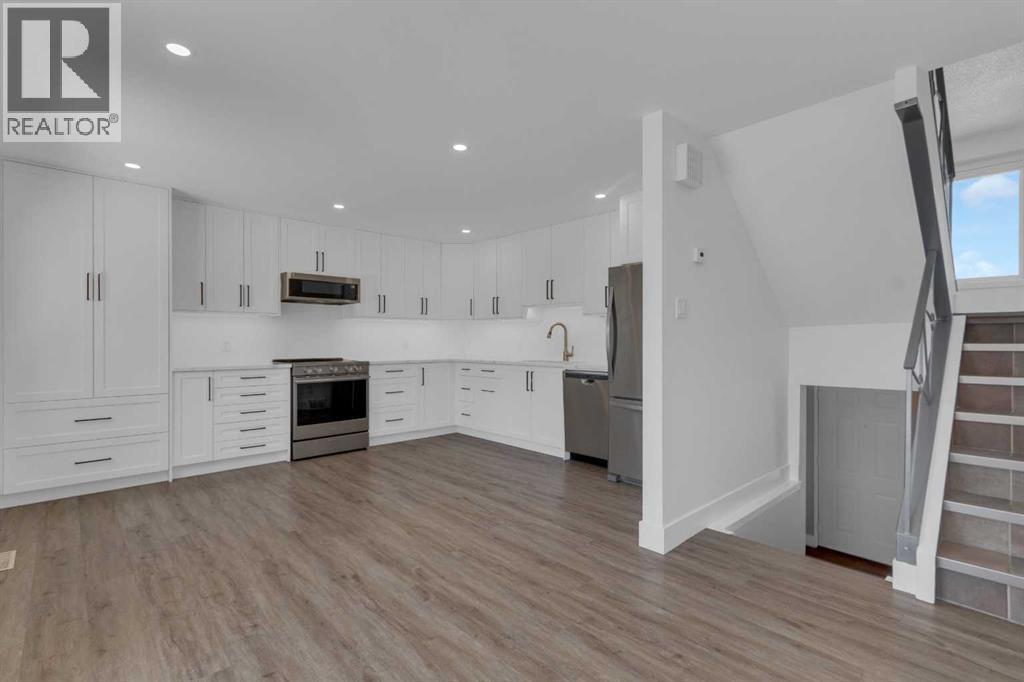 3, 64 Woodacres Crescent SW, Calgary, Alberta  T2W 4V6 - Photo 6 - A2291873