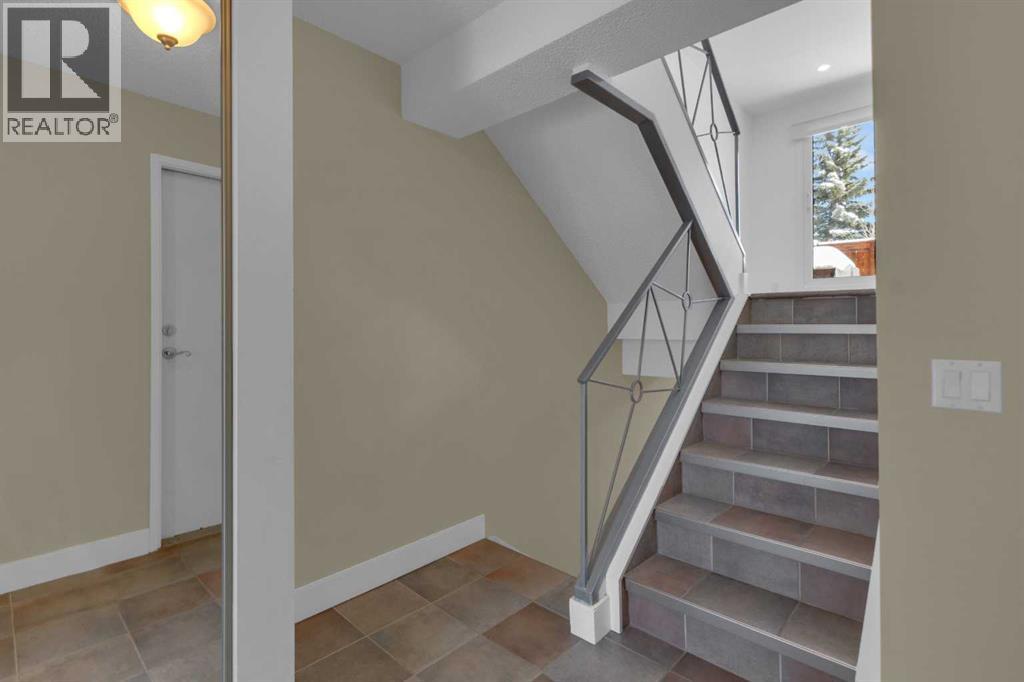 3, 64 Woodacres Crescent SW, Calgary, Alberta  T2W 4V6 - Photo 5 - A2291873