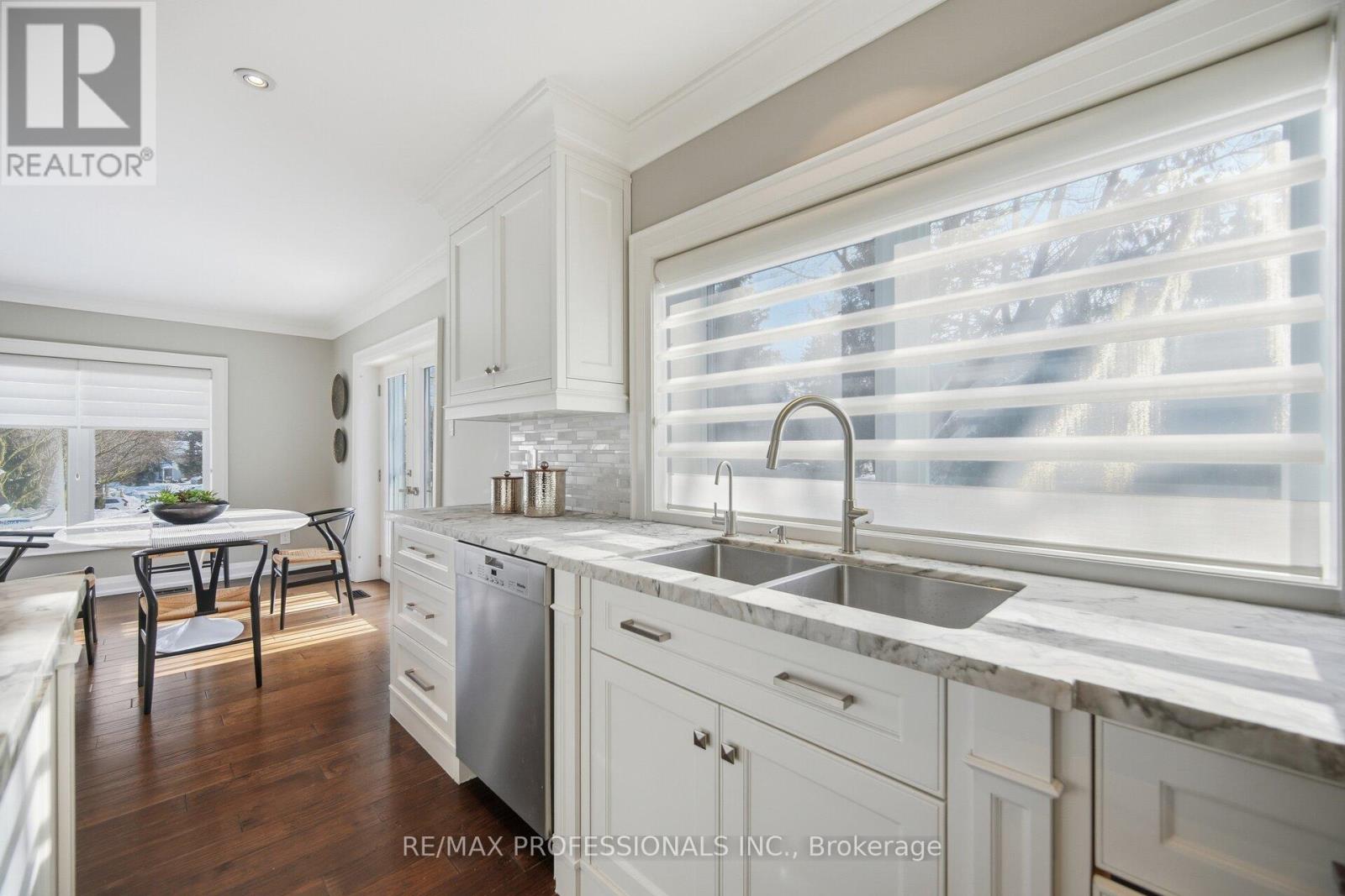 12 Walford Road, Toronto, Ontario  M8X 2P1 - Photo 15 - W12759510