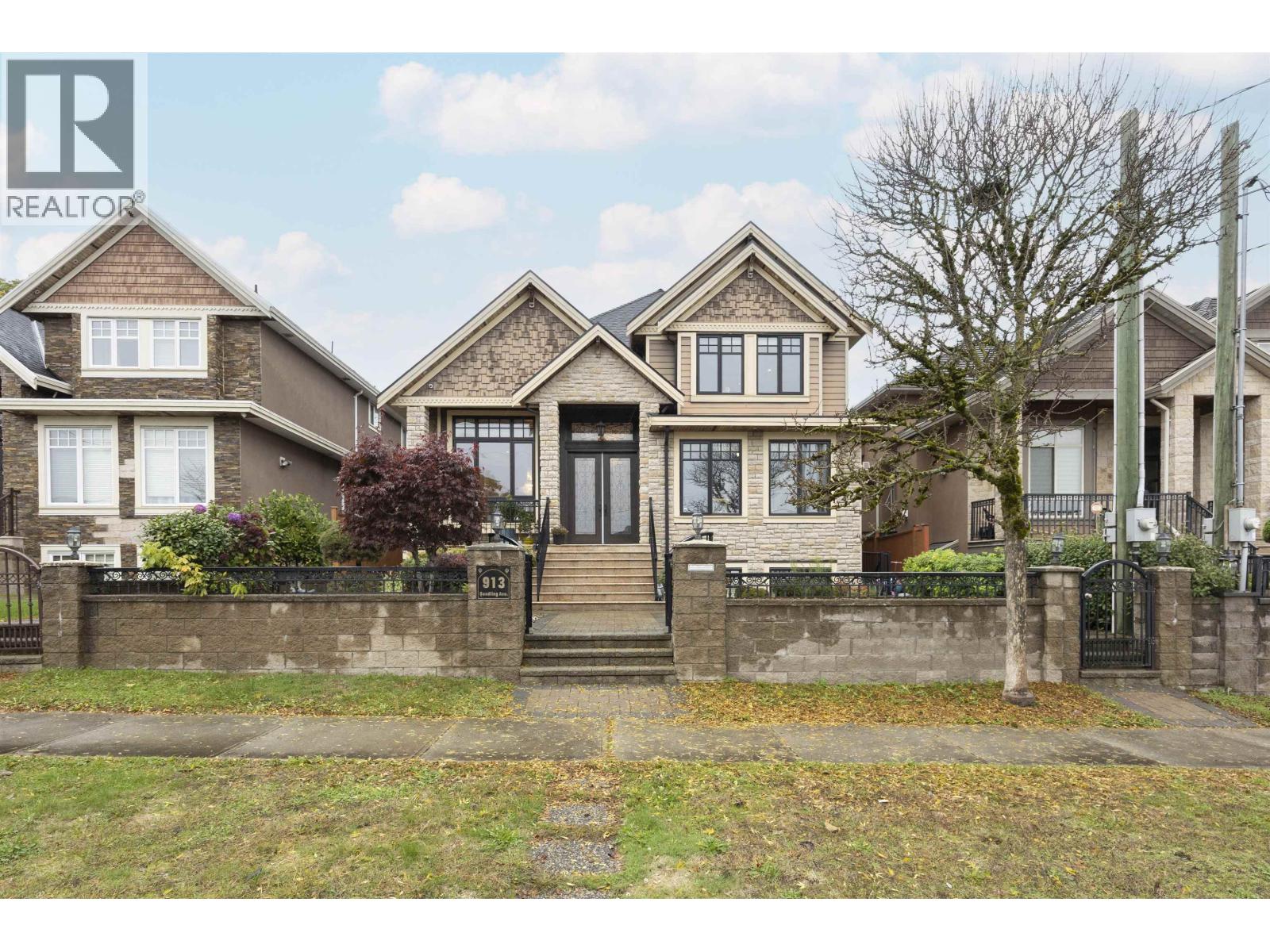 913 QUADLING AVENUE, Coquitlam, British Columbia