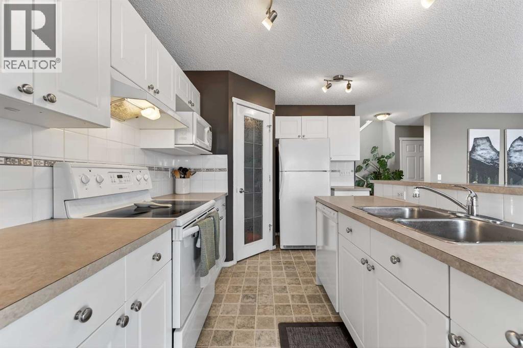 210 West Creek Bay, Chestermere, Alberta  T1X 1P6 - Photo 15 - A2297422