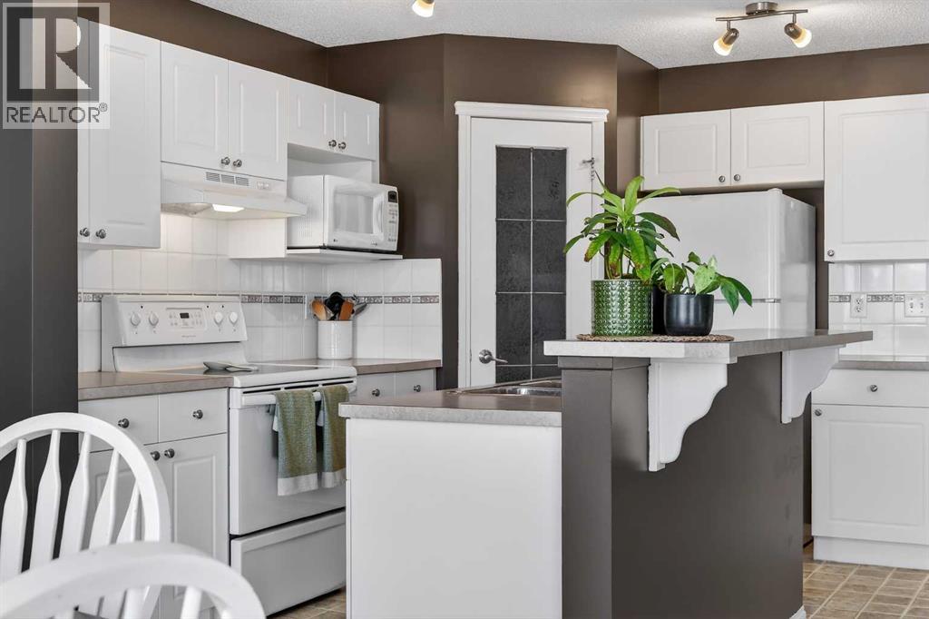 210 West Creek Bay, Chestermere, Alberta  T1X 1P6 - Photo 13 - A2297422