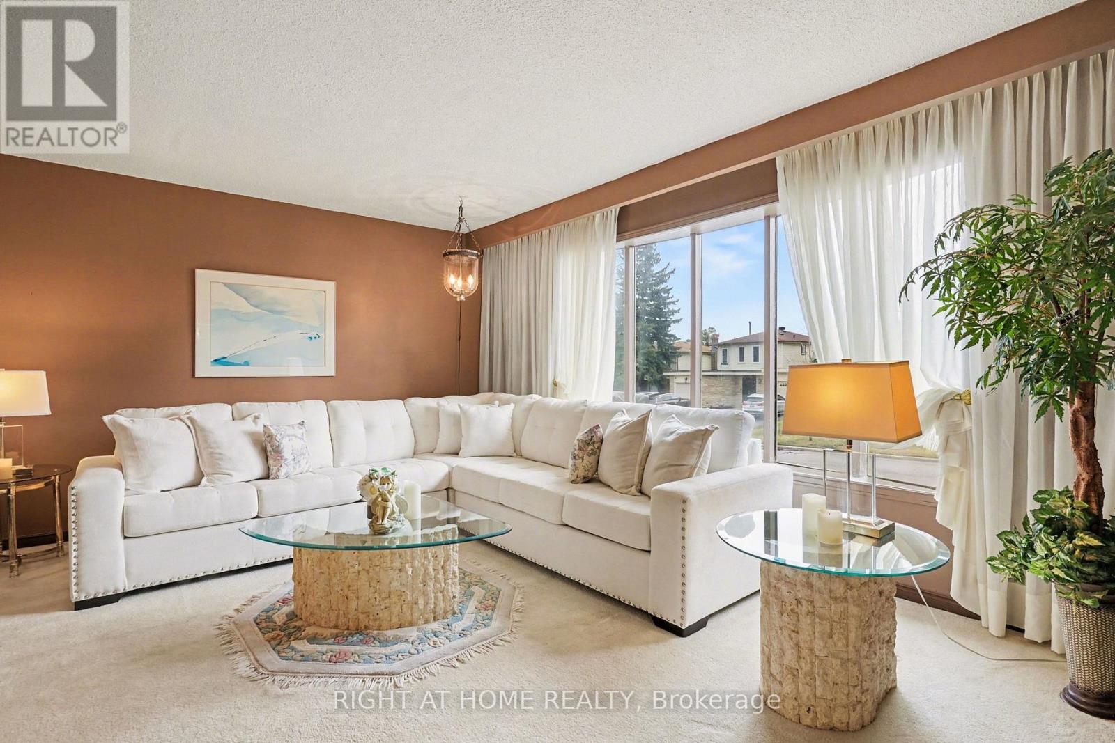 4 Falcon Court, Whitby, Ontario  L1N 6V5 - Photo 3 - E12955796