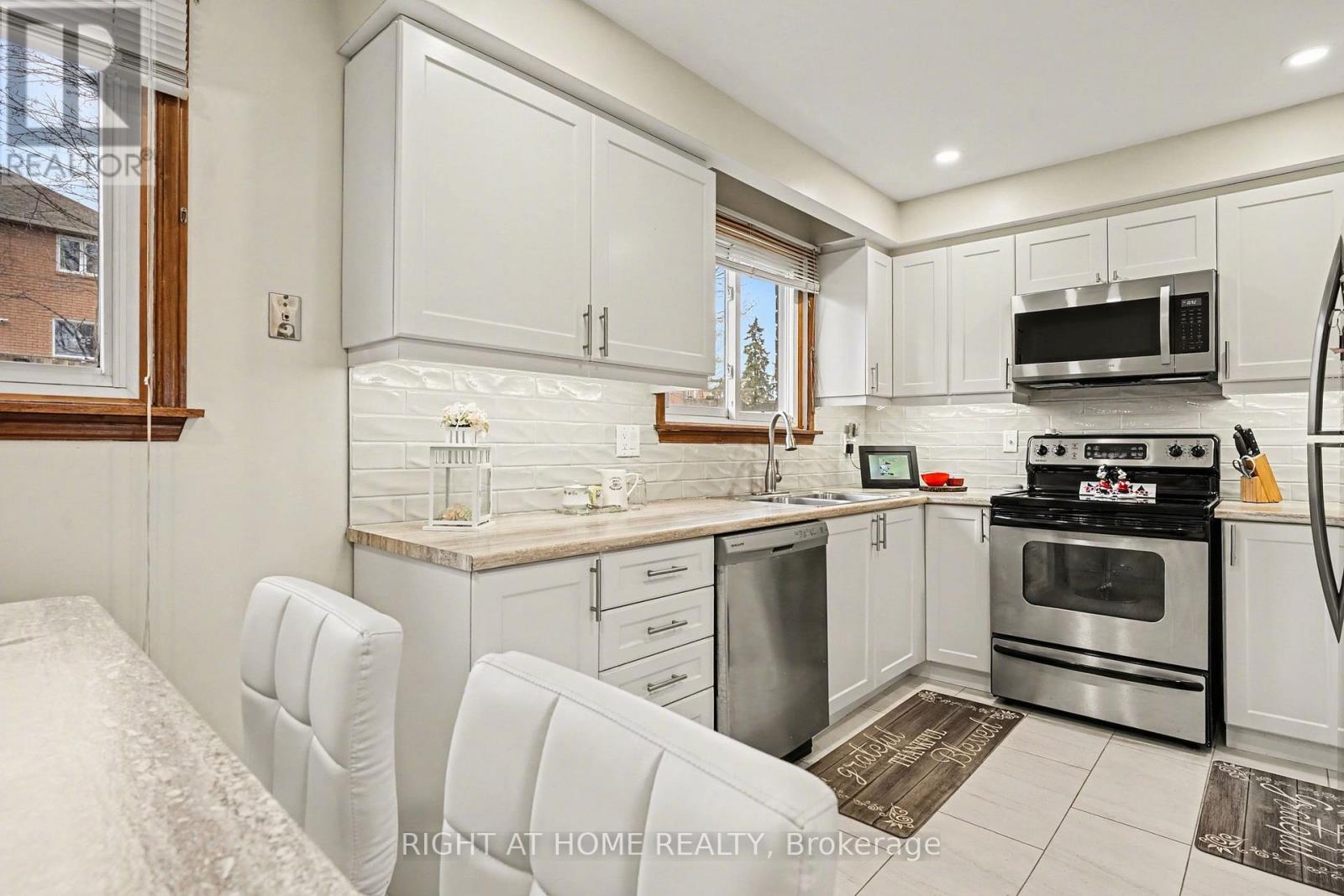 4 Falcon Court, Whitby, Ontario  L1N 6V5 - Photo 7 - E12955796