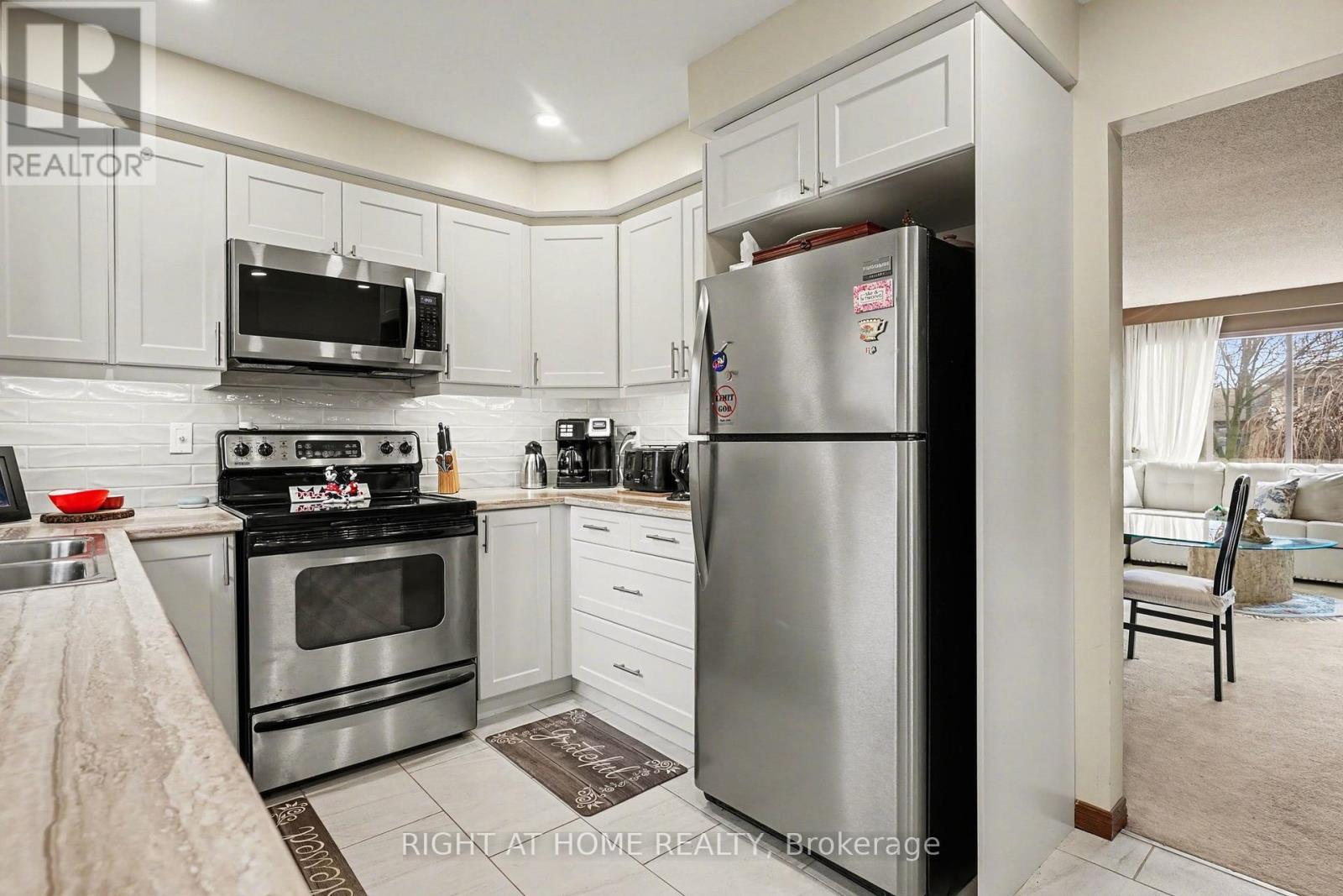 4 Falcon Court, Whitby, Ontario  L1N 6V5 - Photo 8 - E12955796